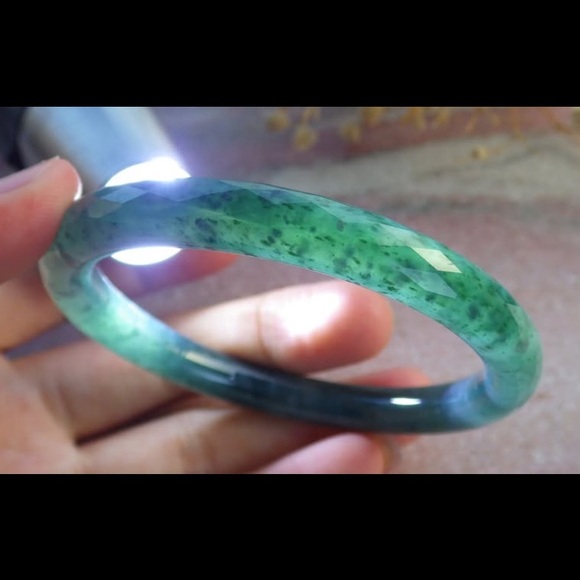 Elegant jadeite Green diamond cut Jade Bangle 54mm 6.75 inches certificate